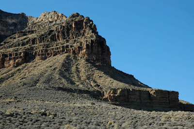 A distant view of the South Kaibab trail with hikers fast approaching the Tipoff