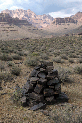 Another cairn marking a route below Horseshoe Mesa